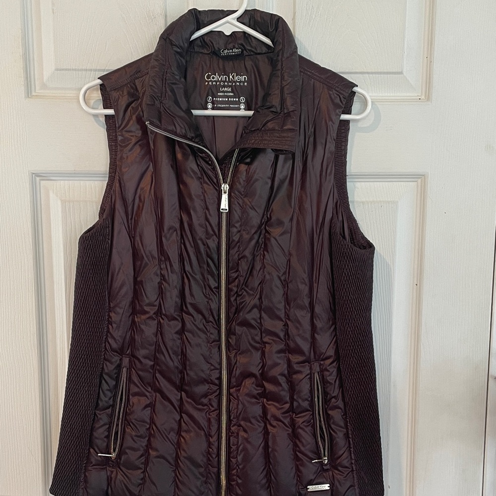 Calvin Klein Performance Size Large Women's Quilted Vest in Burgundy